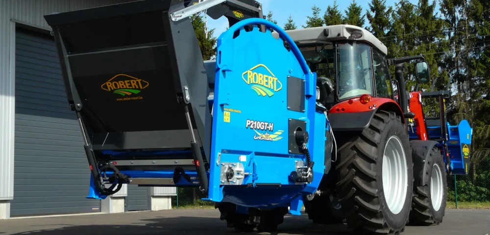 Koniec ręcznego ścielenia. Poznaj ścielarkę do obory Robert P210