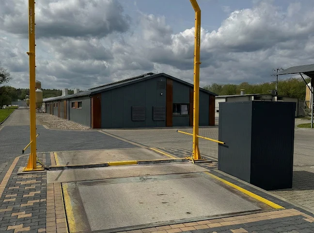 Brama bioasekuracyjna czy mata dezynfekcyjna – co lepsze?