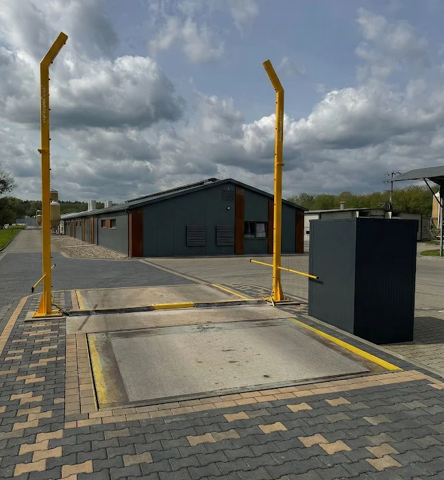 Brama bioasekuracyjna czy mata dezynfekcyjna – co lepsze?